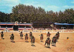 Animaux - Chevaux - Saumur - Fête Du Carrousel - Reprise Des Ecuyers - Le Salut Final - Voir Scans Recto Verso  - Chevaux