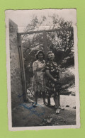 83 VAR - PHOTOGRAPHIE DE 2 FEMMES / BANDOL 7 AOUT 1941 - DESCENTE A LA PLAGE RENE CRAU ( DE RENECROS ) - Personnes Anonymes