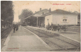 OCCITANIE AUDE TRANSPORTS CHEMINS DE FER RARE : LEZIGNAN LA GARE AVEC ARRIVEE DU TRAIN A VAPEUR ET ANIMATION SUR LE QUAI - Stations - Met Treinen