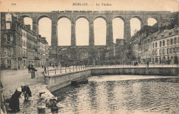 P4- 29 -Morlaix-  Le Viaduc Tres Belle Cpa Animee Femmes En Train Laver Le Linge Petite  Barque - Morlaix