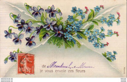 D49  De MONTREUIL SUR MAINE Je Vous Envoie Ces Fleurs  ........ Carte Gaufrée Avec Violettes Et Myosotis - Other & Unclassified