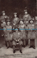 R139945 Group Of Yeoman Warders. Undress Uniform. Tower Of London. Gale And Pold - Other & Unclassified