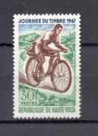 HAUTE VOLTA  N° 182      NEUF SANS CHARNIERE  COTE 1.20€    JOURNEE DU TIMBRE VELO CYCLISME - Alto Volta (1958-1984)