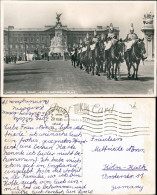 Postcard London QUEEN'S GUARD LEAVING BUCKINGHAM PALACE 1955 - Altri & Non Classificati