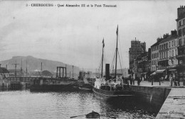 CHERBOURG - Quai Alexandre III Et Le Pont Tournant - Remorqueur à Quai - Animé - Cherbourg
