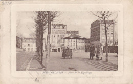 BOIS - COLOMBES  -  HAUTS DE SEINE  -  (92)  -  CPA  GAUFREE  ANIMEE  -  LA  PLACE  DE  LA  REPUBLIQUE. - Colombes