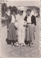 Photo Originale Eisbär, Costume D'ours Polaire Avec Deux Femmes | Heringsdorf - Personnes Anonymes