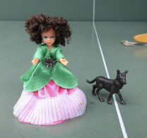 Ragazza Con Abito Dell' '800, Riccioluta , Con Braccia E Gambe Mobili E Snodabili, Accompagnata Da Un Cane. Anni '50 - Toy Memorabilia