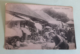 CPA SAIGON - Au Marché - Messageries Maritimes - VIETNAM - Vietnam