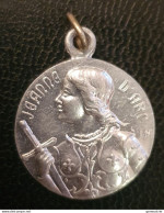 WW1 Pendentif Médaille Religieuse Porte-bonheur De Poilu 14/18 "Sainte Jeanne D'Arc" Religious Medal WWI - Godsdienst & Esoterisme