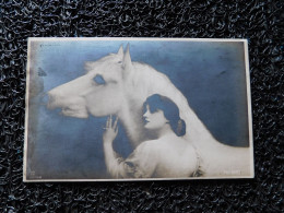 Femme Et Cheval Blanc  (B21) - Chevaux