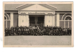 71  GUEUGNON CARTE PHOTO  GROUPE PRIS DEVANT LE FOYER  MUNICIPAL  BON ETAT VOIR LES 2 SCANS - Gueugnon