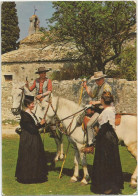 CPM Folklore Provence Gardians Arlésiennes - Kostums