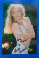 AUTOGRAPHE DE ARIELLE DOMBASLE SUR PHOTO - Actores Y Comediantes 