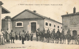 P5-79 NIORT QUARTIER DU 7e Hussards Parade De La Garde Tres Belle Cpa - Niort