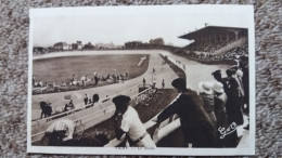 CPA STADE STADIUM VICHY TRIBUNES ANIMATION ED G D O GOUUTEFANGEAS 1667 - Stades