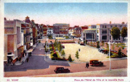 03 - Allier -  VICHY -  Place De L'hotel De Ville Et La Nouvelle Poste - Vichy