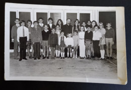 #2    Photo Noir Et Blanc Garçon Fille Photo D’école Photo De Groupe / Boy Girl School Photo Group Photo - Personnes Anonymes