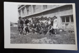 #2    Photo Noir Et Blanc Garçon Fille Photo D’école Photo De Groupe / Boy Girl School Photo Group Photo - Anonymous Persons