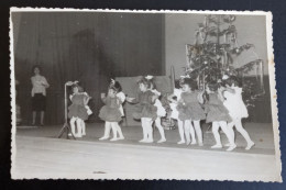 #2    Photo Noir Et Blanc Garçon Fille Photo D’école Photo De Groupe / Boy Girl School Photo Group Photo - Personnes Anonymes