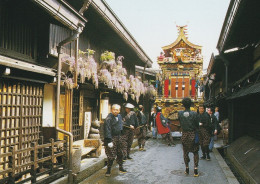 1 AK Japan * Old Townscape And Festival Floats - Ein Festwagen In Einer Altstadt * - Other & Unclassified