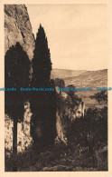 R142752 La Douce France. Paysages Et Pierres De Provence Moustiers Sainte Marie. - Wereld