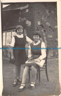 R140639 Women. Old Photography. Postcard - Wereld