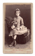 (Photo Carte De Visite) 585, Portrait Enfant, Fillette En Robe, Photo Alcide Allevy Paris - Oud (voor 1900)