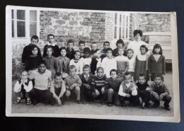 #1     Photo Noir Et Blanc Garçon Fille Photo D’école Photo De Groupe / Boy Girl School Photo Group Photo - Personnes Anonymes