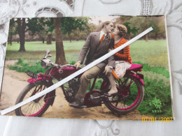 Photo Fantaisie Couple Amoureux Sur Une Moto "INDIAN" (taches Au Dos) - Otros & Sin Clasificación