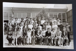 #1     Photo Noir Et Blanc Garçon Fille Photo D’école Photo De Groupe / Boy Girl School Photo Group Photo - Personnes Anonymes