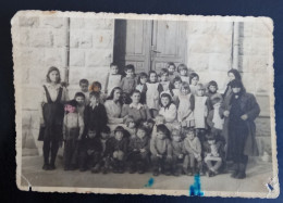 #1     Photo Noir Et Blanc Garçon Fille Photo D’école Photo De Groupe / Boy Girl School Photo Group Photo - Personnes Anonymes