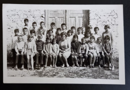 #1     Photo Noir Et Blanc Garçon Fille Photo D’école Photo De Groupe / Boy Girl School Photo Group Photo - Personnes Anonymes