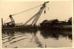 Photographie Photo Vintage Snapshot Amateur Toulon Renflouement Grue  - Places