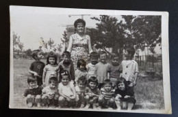 #1     Photo Noir Et Blanc Garçon Fille Photo D’école Photo De Groupe / Boy Girl School Photo Group Photo - Personnes Anonymes