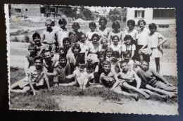 #1     Photo Noir Et Blanc Garçon Fille Photo D’école Photo De Groupe / Boy Girl School Photo Group Photo - Personnes Anonymes