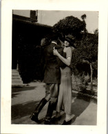 Photographie Photo Vintage Snapshot Amateur Couple Mode Danse Chic élégance  - Andere & Zonder Classificatie