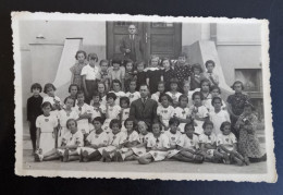 #1     Photo Noir Et Blanc Garçon Fille Photo D’école Photo De Groupe / Boy Girl School Photo Group Photo - Personnes Anonymes