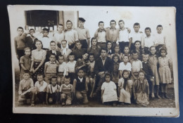 #1     Photo Noir Et Blanc Garçon Fille Photo D’école Photo De Groupe / Boy Girl School Photo Group Photo - Personnes Anonymes