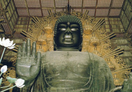 1 AK Japan * Größte Buddhistische Bronzestatue Der Welt Im Tōdai-ji Tempel In Nara - Seit 1998 UNESCO Siehe Rückseite * - Andere & Zonder Classificatie