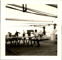 Photographie Photo Vintage Snapshot Amateur Paquebot Ping Pong  - Other & Unclassified
