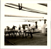 Photographie Photo Vintage Snapshot Amateur Paquebot Ping Pong  - Autres & Non Classés