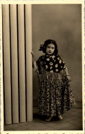 Photographie Photo Vintage Snapshot Amateur Enfant Déguisement Espagnole  - Personnes Anonymes