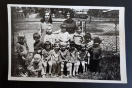 #1     Photo Noir Et Blanc Garçon Fille Photo D’école Photo De Groupe / Boy Girl School Photo Group Photo - Persone Anonimi