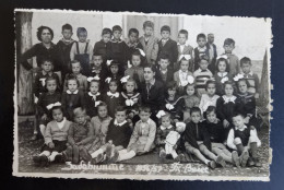 #1     Photo Noir Et Blanc Garçon Fille Photo D’école Photo De Groupe / Boy Girl School Photo Group Photo - Personnes Anonymes