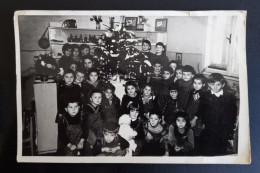 #1     Photo Noir Et Blanc Garçon Fille Photo D’école Photo De Groupe / Boy Girl School Photo Group Photo - Personas Anónimos