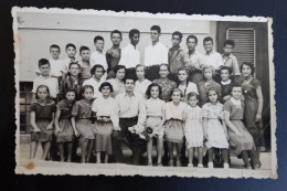 #1     Photo Noir Et Blanc Garçon Fille Photo D’école Photo De Groupe / Boy Girl School Photo Group Photo - Personnes Anonymes