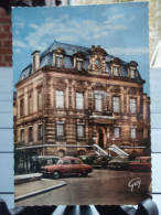 Jolie Cpsm Couleur  Glacée SAINT-CLOUD L'Hôtel De Ville. Vieilles Voitures - Dauphine, 403, R8, 203... - Saint Cloud