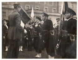 Guerre 39 45 : Général De Gaulle épingle La Croix De La Libération Sur Pavillon Du SM Rubis Le 12 01 1943 (Dundee) - Guerra, Militares