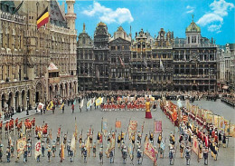 Belgique - Bruxelles - Brussels - Grand'Place, Groupe De L'Ommegang, Drapeaux Des Corporations - Carte Neuve - CPM - Voi - Marktpleinen, Pleinen